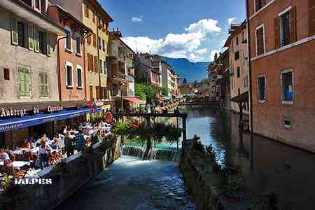 Annecy le canal du Thiou