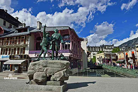 Chamonix, statues de Balmat et Desaussure