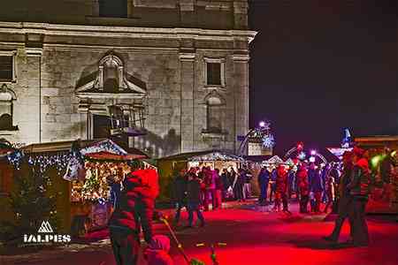 Annecy, marché de Noël quai de l'Isle.