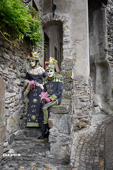 Yvoire, couple de masques