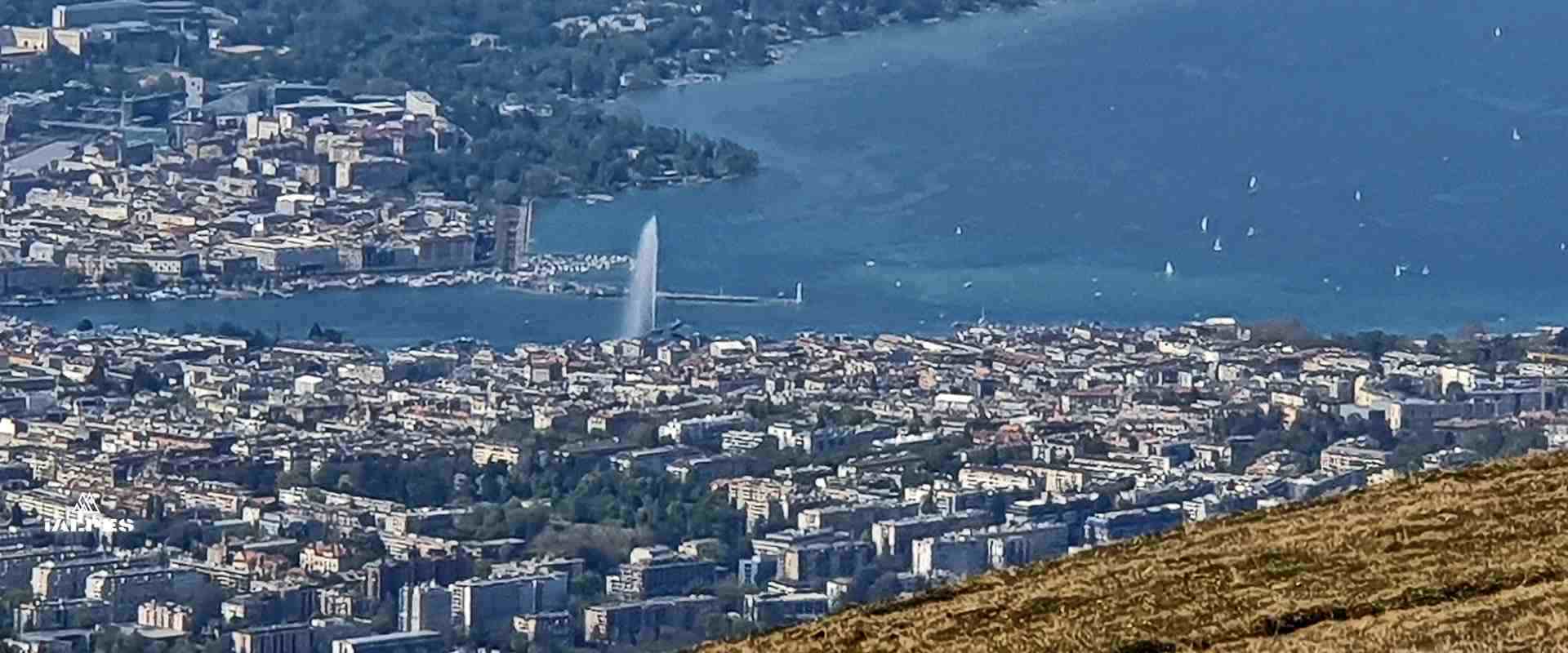 Vue panoramique sur Genève et le lac Léman du téléphérique du Salève, Haute-Savoie