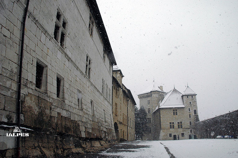 Château d'Annecy, la cour et le Logis Neuf