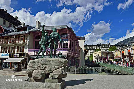 Chamonix Mont-Blanc, statue de Saussure et Paccard, Haute-Savoie