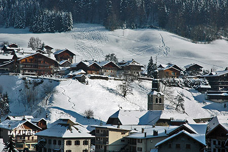 Megève vue du centre et l'église en hiver
